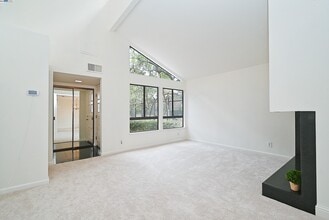 1117 Ironwood Rd in Alameda, CA - Foto de edificio - Building Photo