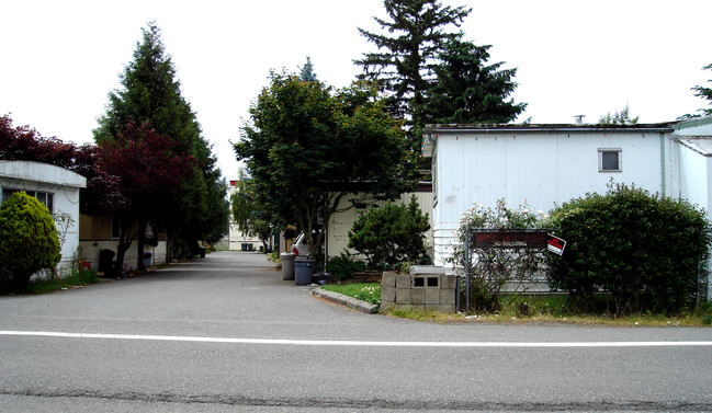 Lakewood Mobile Home Park in Kenmore, WA - Building Photo - Building Photo