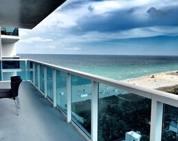 2301 Collins Ave in Miami Beach, FL - Building Photo