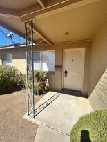 5233 E University Dr in Mesa, AZ - Building Photo