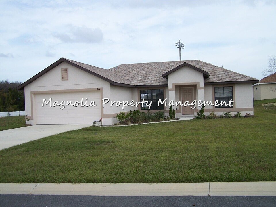 220 Goldie St in Leesburg, FL - Building Photo