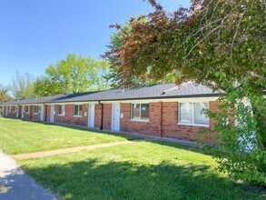 1585 Leonaire Ct in St. Louis, MO - Building Photo - Building Photo