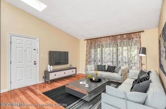71 Crabapple Ln in Franklin Township, NJ - Building Photo - Building Photo