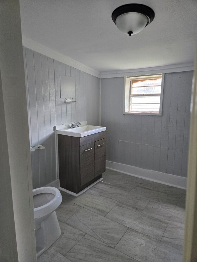 5906 Hillsboro St, Unit B in Houston, TX - Building Photo - Building Photo