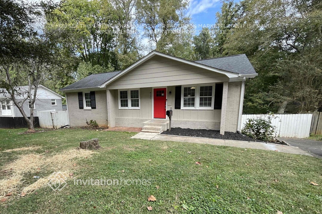 4151 Somerdale Ln in Charlotte, NC - Building Photo