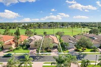 7864 Valencia Ct in Naples, FL - Foto de edificio - Building Photo