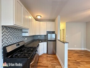 523 W Melrose St, Unit A02C in Chicago, IL - Building Photo - Building Photo