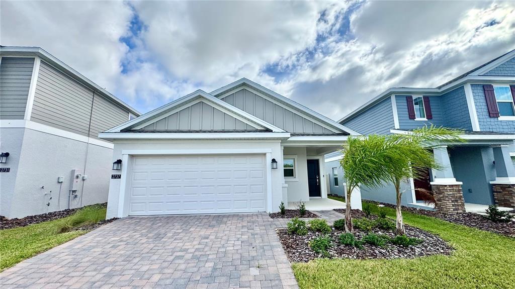 2737 Armstrong Ave in Clermont, FL - Building Photo