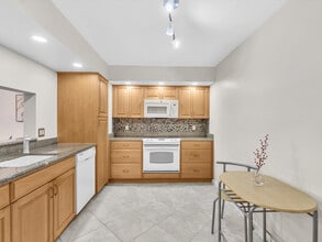 1150 Hillsboro Mile in Hillsboro Beach, FL - Building Photo - Building Photo