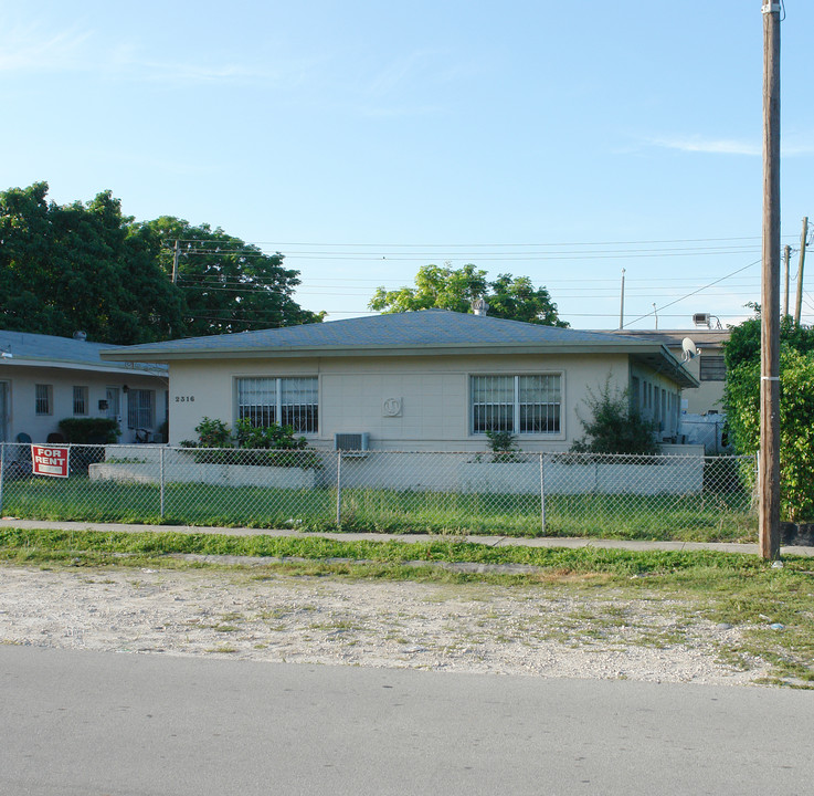 2316-2324 NE 173rd St in North Miami Beach, FL - Building Photo