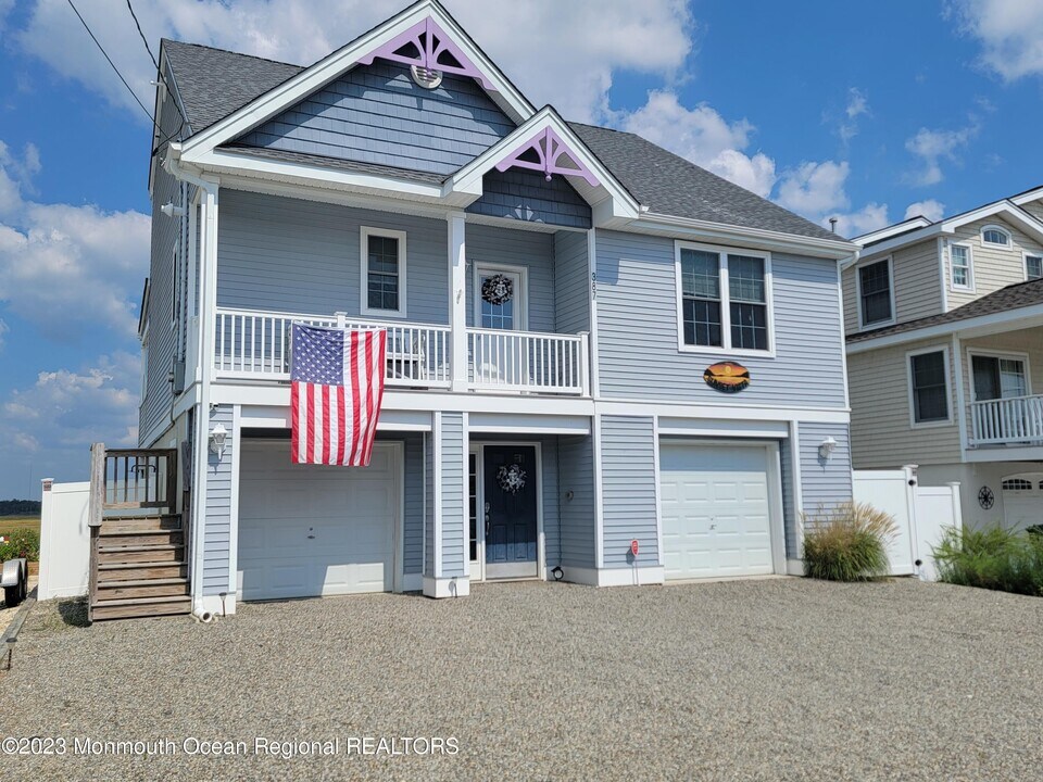 387 Kingfisher Rd in Tuckerton, NJ - Building Photo