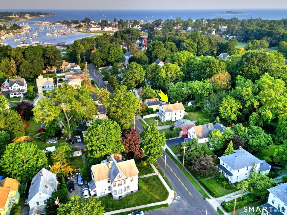 75 Lafayette St in Milford, CT - Building Photo