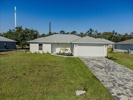 3334 NE 8th Pl in Cape Coral, FL - Building Photo