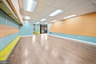 807 Eastern Blvd in Essex, MD - Foto de edificio - Building Photo