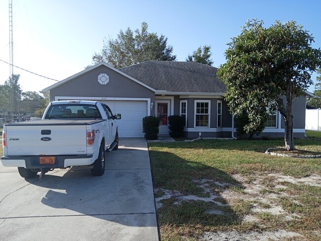 14024 Higgins St in Spring Hill, FL - Foto de edificio - Building Photo