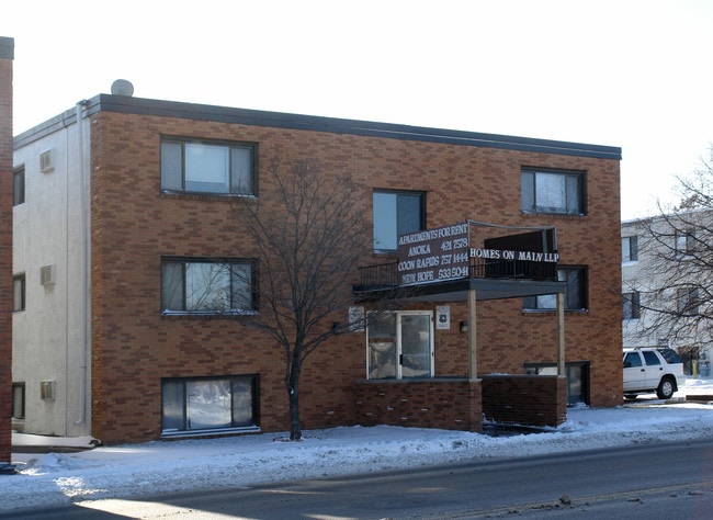 Homes on Main in Anoka, MN - Foto de edificio - Building Photo