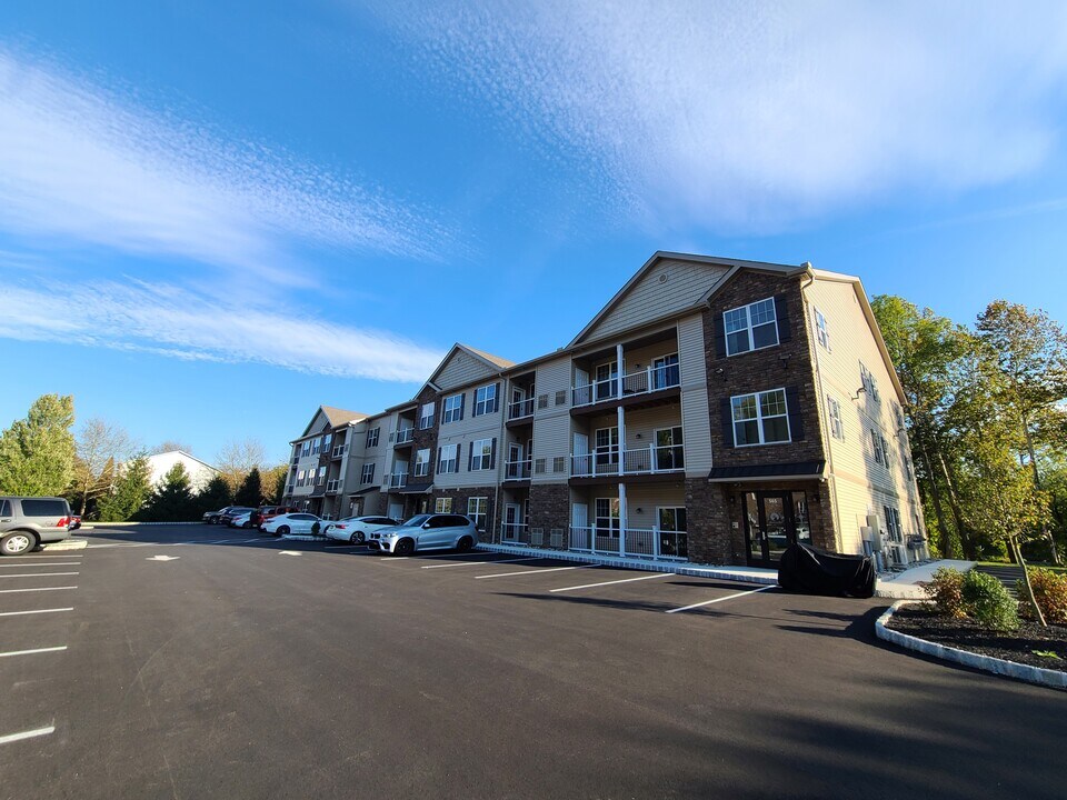 565 W Lehigh St in Bethlehem, PA - Building Photo
