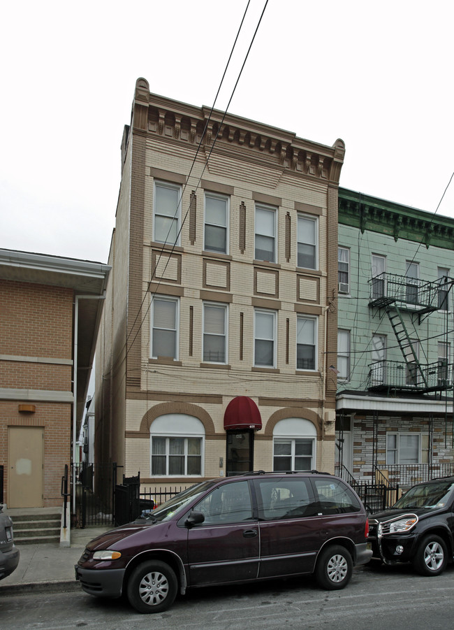 409 26TH St in Union City, NJ - Building Photo - Building Photo