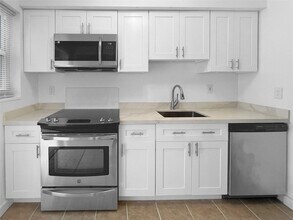 1300 NW 6th Ave in Fort Lauderdale, FL - Foto de edificio - Building Photo