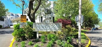 804 Spinnaker Ct in Secaucus, NJ - Building Photo