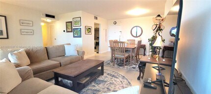 2450 NE 135th St in North Miami, FL - Building Photo - Building Photo