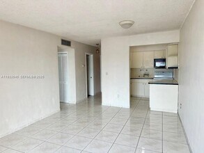 3640 NW 9th St in Miami, FL - Building Photo - Building Photo