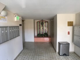 Woodman Oaks Apartments in Sherman Oaks, CA - Building Photo