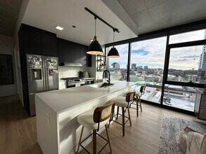 225 N Elizabeth St in Chicago, IL - Foto de edificio - Building Photo