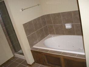 401 N Shannon Way in Mustang, OK - Foto de edificio - Building Photo