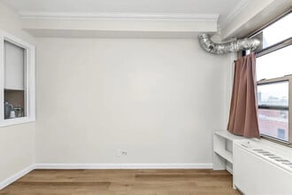 10740 Queens Blvd in Queens, NY - Building Photo - Building Photo