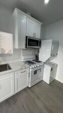 4354 138th St, Unit D in Hawthorne, CA - Foto de edificio - Building Photo