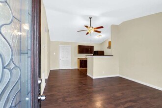 5762 Broken Lance St in San Antonio, TX - Building Photo - Building Photo