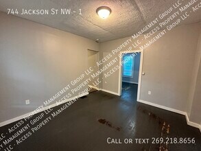 744 Jackson St NW in Grand Rapids, MI - Building Photo - Building Photo