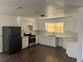 153 Walnut Dr in Richwood, TX - Building Photo - Building Photo