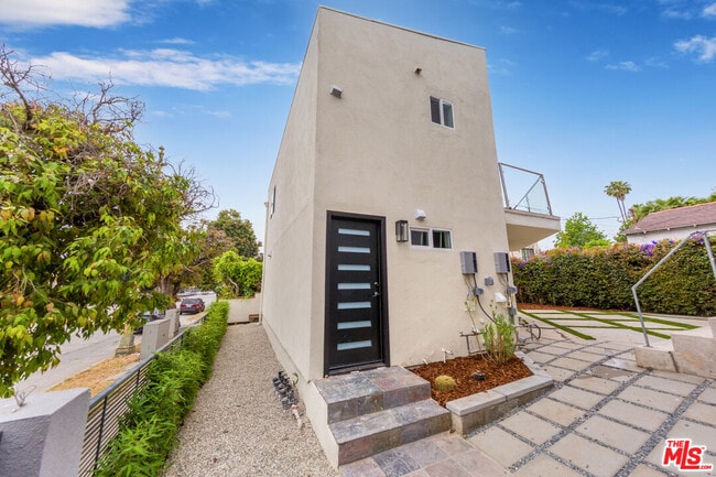 2141 Kerwood Ave in Los Angeles, CA - Building Photo - Building Photo