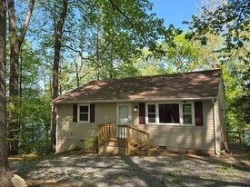 6308 Lakeshore Dr in Quinton, VA - Building Photo