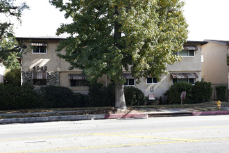 4900 Hazeltine Ave in Sherman Oaks, CA - Building Photo - Primary Photo