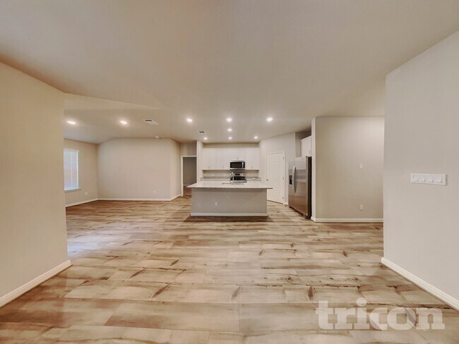 13618 Paxton Blvd in Saint Hedwig, TX - Foto de edificio - Building Photo