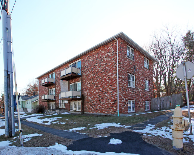 39 Wigwam Ave in Worcester, MA - Foto de edificio - Building Photo