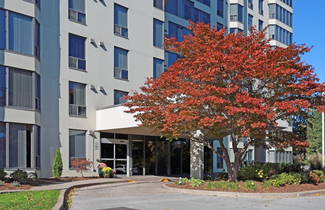 Meadowvale Green in St Catharines, ON - Building Photo