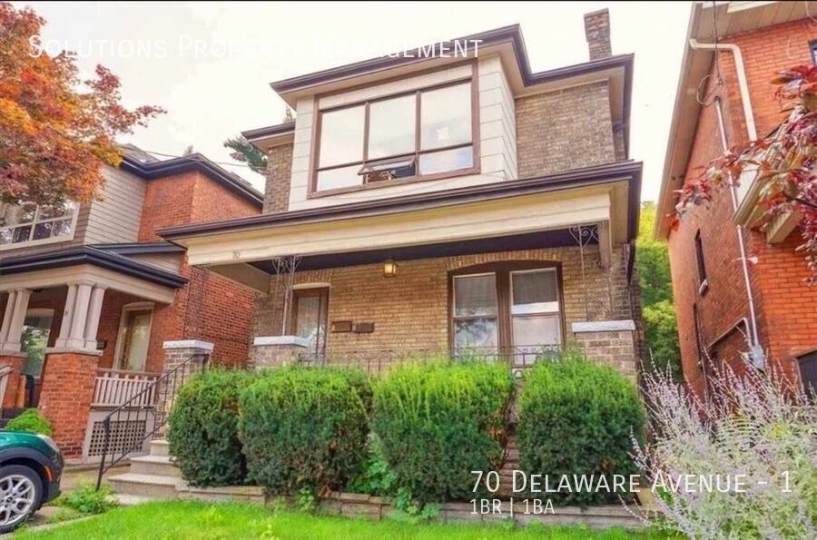 70 Delaware Ave in Hamilton, ON - Building Photo