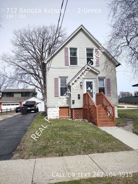 712 Badger Ave in South Milwaukee, WI - Building Photo
