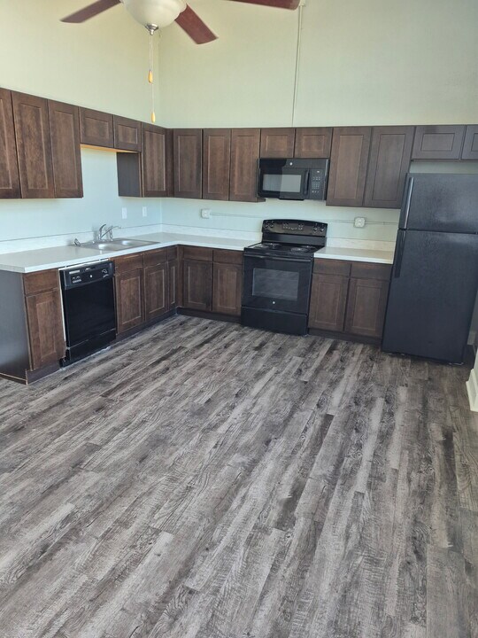 Harrison Court Apartments in Enid, OK - Building Photo