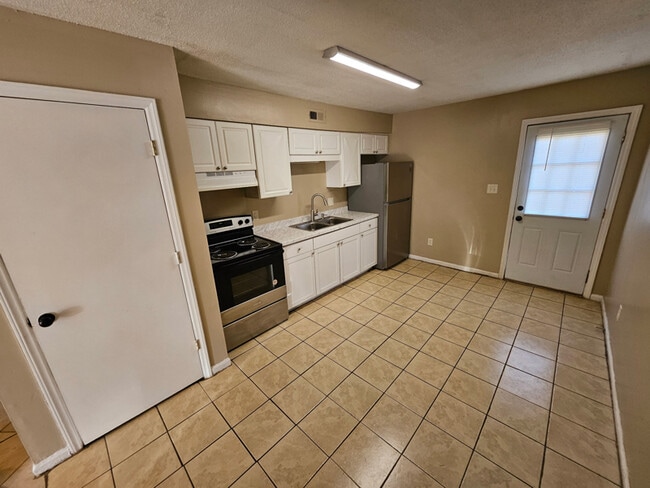 2821 Club Plaza Rd in Raleigh, NC - Foto de edificio - Building Photo