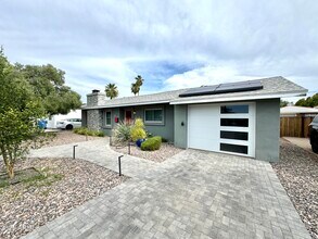 1241 E Cambridge Ave in Phoenix, AZ - Building Photo - Building Photo