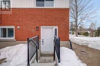 2413 Ryan Dr in Ottawa, ON - Building Photo - Building Photo