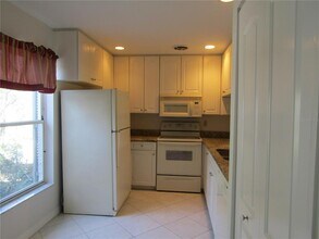 3010 Ringwood Meadow in Sarasota, FL - Building Photo - Building Photo