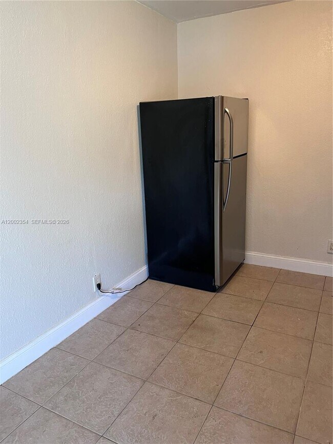 109 NW 14th Way in Dania Beach, FL - Building Photo - Building Photo