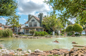 Crystal Falls in Houston, TX - Foto de edificio - Building Photo