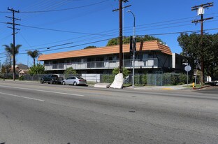 14237 Vanowen St in Van Nuys, CA - Building Photo
